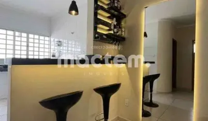 Casa para venda em Parque Das Oliveiras de 96.00m² com 2 Quartos, 1 Suite e 2 Garagens