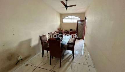 Casa para venda em Independência de 172.00m² com 3 Quartos, 1 Suite e 3 Garagens
