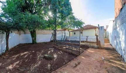 Casa para venda em Centro de 280.00m² com 2 Quartos e 2 Garagens