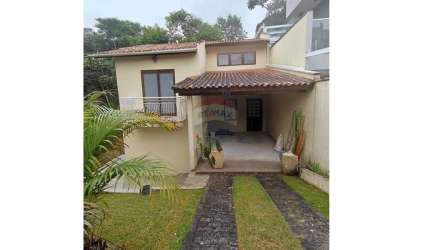 Casa de Condomínio para alugar em Parque Residencial Itapeti de 140.00m² com 3 Quartos, 1 Suite e 4 Garagens