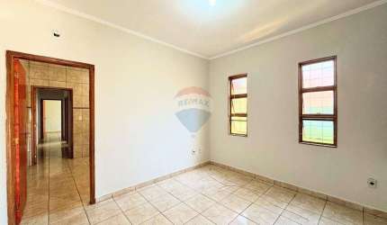 Casa para venda em Jardinópolis de 100.00m² com 2 Quartos e 2 Garagens