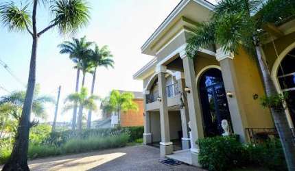 Casa de Condomínio para venda em Condomínio Chácara Flora de 624.00m² com 4 Quartos, 4 Suites e 6 Garagens