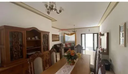 Casa para venda em Vila São Lúcio de 250.00m² com 4 Quartos, 2 Suites e 4 Garagens