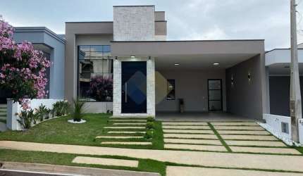 Casa para venda em Lívia Iii de 152.00m² com 3 Quartos, 1 Suite e 4 Garagens