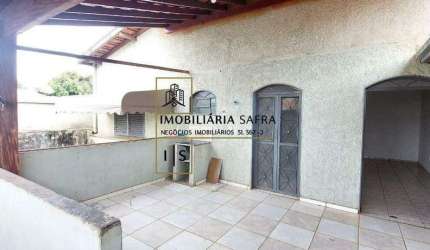 Casa para alugar em Vila Ipiranga de 60.00m² com 2 Quartos e 1 Garagem