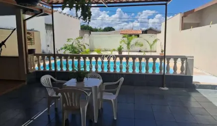 Casa para venda em Vila São Geraldo de 550.00m² com 3 Quartos, 1 Suite e 1 Garagem