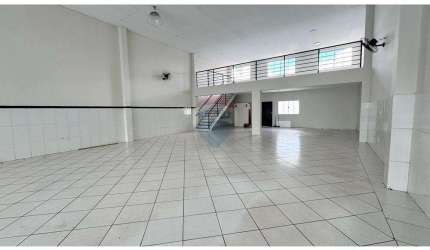 Prédio Comercial para alugar em Parque Industrial de 295.11m² com 3 Garagens