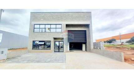 Galpão / Depósito / Armazém para alugar em Vila Real de 340.00m² com 3 Garagens