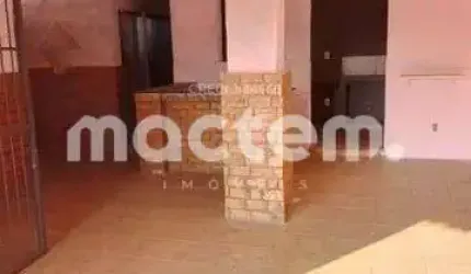 Prédio Comercial para venda em Jardim Diva Tarlá De Carvalho de 180.00m² com 3 Quartos e 1 Suite