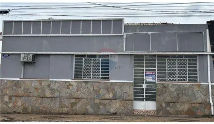 Casa para venda em Centro de 168.00m² com 2 Quartos e 2 Garagens
