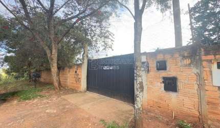 Fazenda / Sítio para venda em Chácara Flora Araraquara de 230.00m² com 2 Quartos, 1 Suite e 8 Garagens
