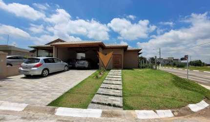 Casa para venda e aluguel em Centro de 181.65m² com 3 Quartos, 1 Suite e 4 Garagens