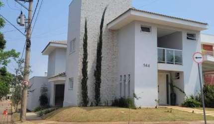 Sobrado para venda em Parque Sisi de 250.00m² com 3 Quartos e 3 Suites