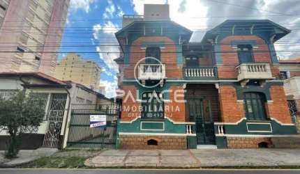 Casa para alugar em Centro de 220.00m² com 3 Quartos e 4 Garagens