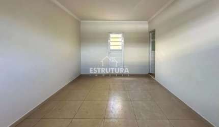 Casa para alugar em Centro de 160.00m² com 3 Quartos