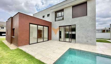 Casa para venda e aluguel em Granja Viana de 307.61m² com 4 Quartos, 4 Suites e 4 Garagens