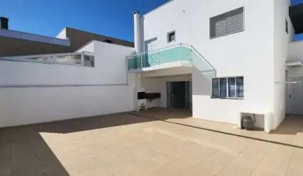 Casa para alugar em Condomínio Golden Park Residence de 250.00m² com 3 Quartos, 1 Suite e 4 Garagens
