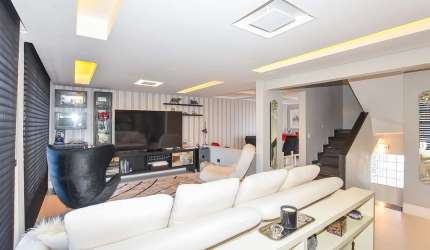 Sobrado para venda em Cajuru de 157.00m² com 4 Quartos, 1 Suite e 4 Garagens