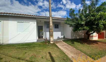 Casa para alugar em Jardim Ipanema de 55.00m² com 2 Quartos, 1 Suite e 2 Garagens