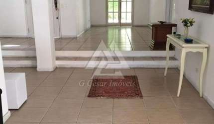 Sobrado para venda em Interlagos de 290.00m² com 5 Quartos, 5 Suites e 4 Garagens