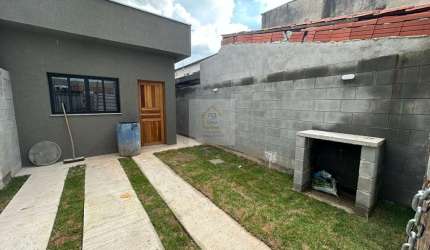 Casa para venda em Jardim Layr de 150.00m² com 3 Quartos, 1 Suite e 1 Garagem