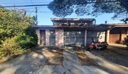 Casa para venda em Granja Viana de 237.00m² com 4 Quartos, 1 Suite e 4 Garagens