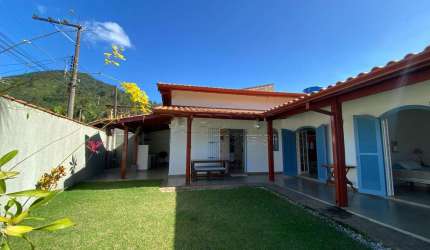 Casa para venda em Praia Do Perequê-mirim de 353.00m² com 4 Quartos, 3 Suites e 2 Garagens