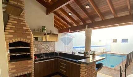 Casa para venda em Jardim Universitário de 360.00m² com 3 Quartos, 1 Suite e 4 Garagens