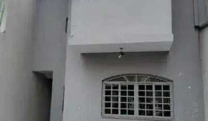 Casa para alugar em Centro de 170.00m² com 1 Quarto e 2 Garagens