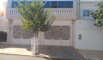 Casa para venda em Vila Mendonça de 188.00m² com 3 Quartos, 2 Suites e 3 Garagens