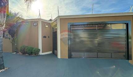 Casa para venda em Jardim Botânico de 178.86m² com 3 Quartos, 1 Suite e 3 Garagens