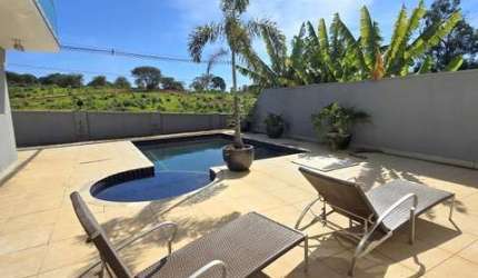 Casa de Condomínio para alugar em Alphaville Dom Pedro de 390.00m² com 4 Quartos e 4 Garagens