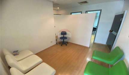 Sala Comercial para venda em Barra Da Tijuca de 48.00m² com 1 Garagem