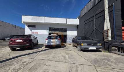 Galpão / Depósito / Armazém para alugar em Vila Jundiaí de 200.00m² com 3 Garagens