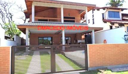Casa para venda em Condominio Lagoinha de 363.00m² com 4 Quartos, 4 Suites e 2 Garagens