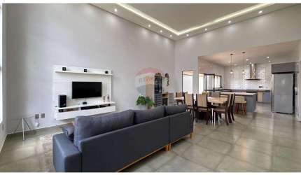 Casa para venda em Villas Paraíso de 228.00m² com 3 Quartos, 1 Suite e 2 Garagens