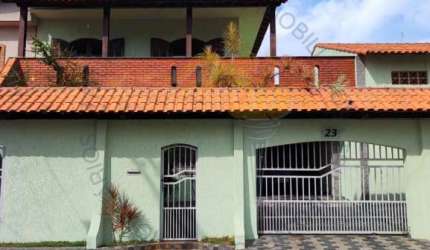 Sobrado para venda em Casa Branca de 253.00m² com 3 Quartos e 2 Garagens