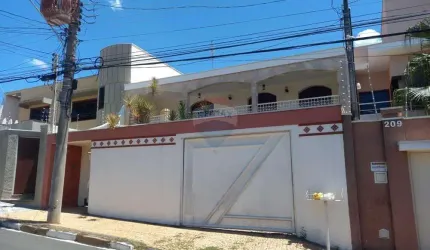 Casa para alugar em Vila Melo de 260.00m² com 3 Quartos, 1 Suite e 2 Garagens