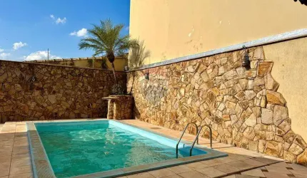 Casa para venda em Parque Residencial Lagoinha de 220.00m² com 4 Quartos, 2 Suites e 4 Garagens