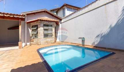 Casa para venda em Residencial E Comercial Palmares de 176.00m² com 3 Quartos, 1 Suite e 4 Garagens