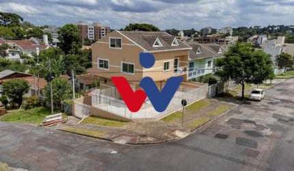 Sobrado para venda em Tingui de 268.00m² com 3 Quartos, 1 Suite e 5 Garagens