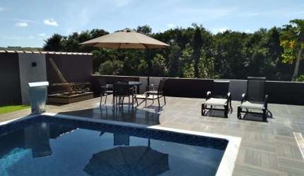 Casa para alugar em Cercado de 300.00m² com 4 Quartos, 4 Suites e 6 Garagens