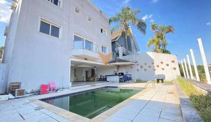 Casa para venda e aluguel em Alphaville de 695.00m² com 5 Quartos, 4 Suites e 6 Garagens