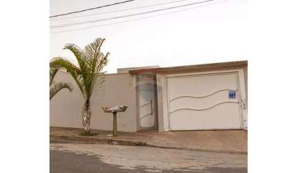 Casa para alugar em Loteamento Residencial Jardim Villagio de 300.00m² com 3 Quartos, 1 Suite e 5 Garagens