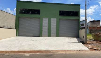 Imóvel Comercial para alugar em Loteamento Terras De São Pedro E São Paulo de 200.00m² com 4 Garagens