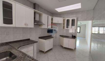 Casa para venda em Vila São José de 179.00m² com 4 Quartos, 1 Suite e 6 Garagens