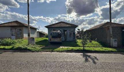 Casa para venda em Conjunto Habitacional Vida Nova de 200.00m² com 2 Quartos e 2 Garagens