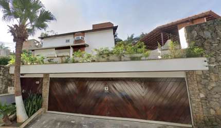 Casa para venda em Granja Viana de 1651.00m² com 5 Quartos, 3 Suites e 2 Garagens