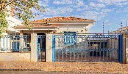Casa para venda em Centro de 220.00m² com 6 Quartos e 7 Garagens