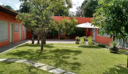Casa para venda e aluguel em Granja Viana de 480.00m² com 5 Quartos, 2 Suites e 6 Garagens